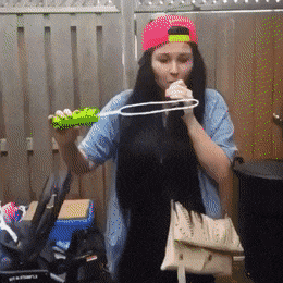 电子烟吹泡泡的动图创意gif搞笑图片