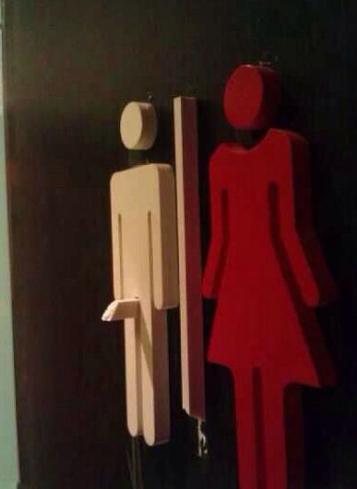 创意搞笑的厕所标识图创意gif搞笑图片