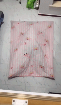 创意搞笑的被子舞蹈创意gif搞笑图片