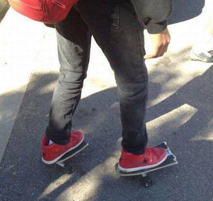 搞笑创意的滑板图片创意gif搞笑图片