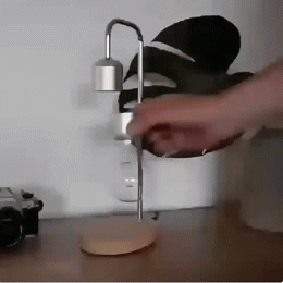 个性创意的台灯创意gif搞笑图片