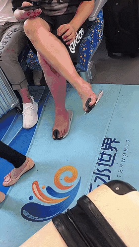 奇葩个性创意的人字拖图片创意gif搞笑图片