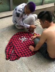 程序员用格子衬衫下棋的搞笑创意图片创意gif搞笑图片