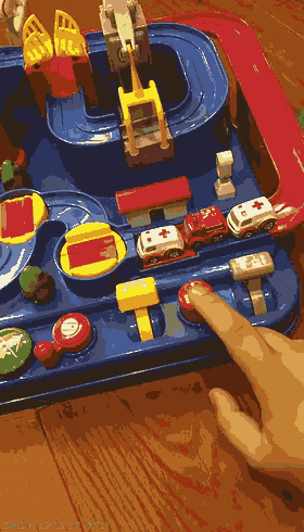 创意的小孩子汽车玩具动态图创意gif搞笑图片