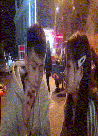 创意的情侣接吻GIF动态图片创意gif搞笑图片