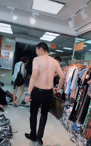 创意搞笑的3D肌肉印花衣服创意gif搞笑图片