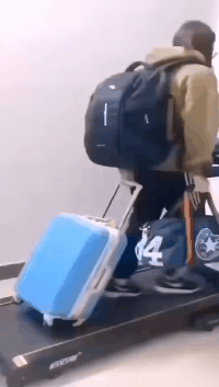 赶紧锻炼，不然春运你都跑不过人家创意gif搞笑图片