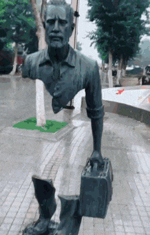 被掏空的雕像创意gif搞笑图片