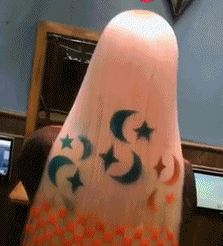 这头发染的好美创意gif搞笑图片