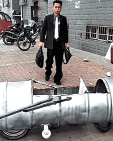 大哥车很秀衣服更秀创意gif搞笑图片