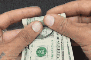 2020最新藏私房钱的地方，各位看清楚了创意gif搞笑图片