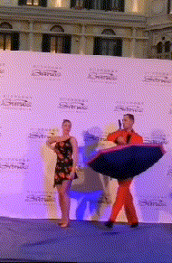 摇身一变还真是厉害创意gif搞笑图片