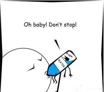 你们喝水的时候有没有考虑水瓶的感受动画漫画gif搞笑图片