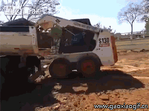 这技术肯定是蓝翔毕业的高材生动物gif搞笑图片