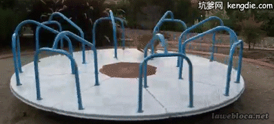 小柯基在公园转圈圈动物gif搞笑图片