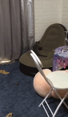 猫爬墙的动态图动物gif搞笑图片