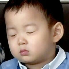 宋民国不高兴闭上眼睛不想看斗图吧gif搞笑图片