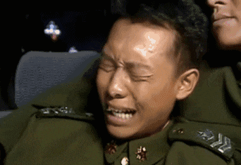 士兵突击张译大哭gif动图斗图吧gif搞笑图片