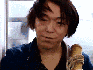 黄渤拿着扁担甩头gif动图斗图吧gif搞笑图片