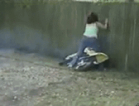 别说自己一无所有，这不还有病吗?恶搞gif搞笑图片