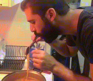 你这张脸只要遮住两个地方就完美了!一处是右半边脸，另一处是左恶搞gif搞笑图片