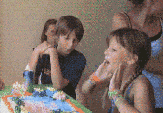 如果有人问我：那些艰难的岁月你是怎么熬过来的?我想我只有一句恶搞gif搞笑图片