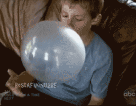 我是吹气球达人，还有谁！！不好，熊孩子出现了，我恨你......恶搞gif搞笑图片