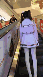 电梯上被撩的人会是什么反应 搞笑动态图恶搞gif搞笑图片