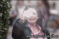 色狼，别走，看我喷死你。吖，我的眼睛~~恶搞gif搞笑图片