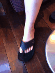 用脚趾头鄙视人_恶搞动态图片恶搞gif搞笑图片