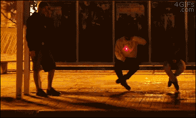 假装被狙击手标准恶搞gif搞笑图片