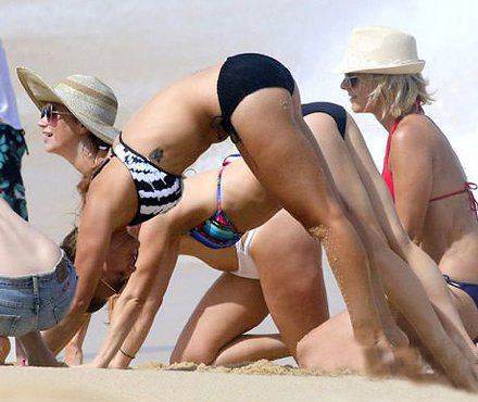 第一眼看的我下巴都惊掉了，这还是人吗恶搞gif搞笑图片