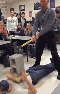 这兄弟已经废了恶搞gif搞笑图片