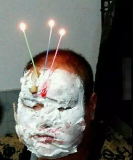 祝你生日快乐恶搞gif搞笑图片