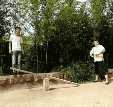 金钟罩没练好受伤的还是自己恶搞gif搞笑图片