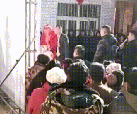 新郎之前肯定练过，这么有脾气恶搞gif搞笑图片