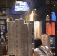 这女的已经是自助餐行业里面的黑名单了恶搞gif搞笑图片