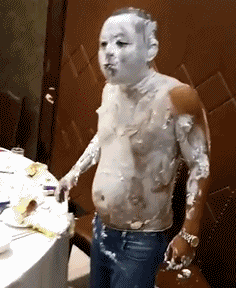 生日蛋糕如何恶搞动态图恶搞gif搞笑图片