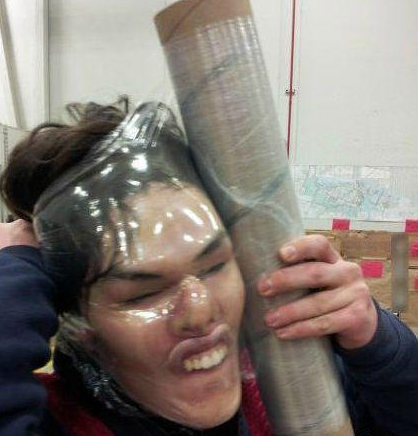 保鲜膜结婚恶搞朋友图片恶搞gif搞笑图片