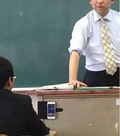 上课玩手机技巧搞笑图片恶搞gif搞笑图片