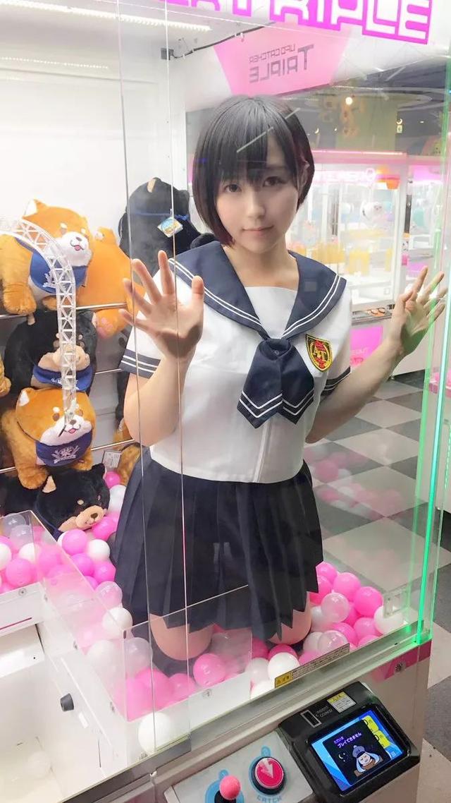 美女真人创意夹娃娃机搞笑图片大全恶搞gif搞笑图片