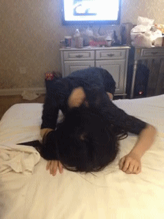 美女性感大胸酒店恶搞gif动图恶搞gif搞笑图片