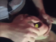 嘴巴着火朋友恶搞游戏gif动态表情包恶搞gif搞笑图片