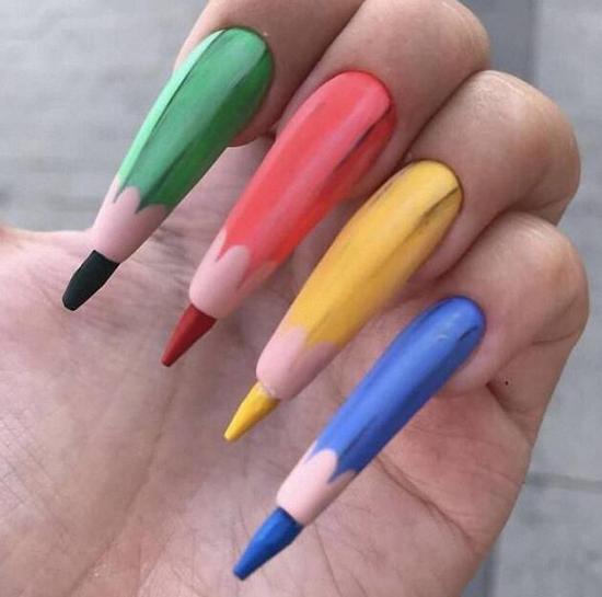 美女美甲指甲恶搞画笔图案图片恶搞gif搞笑图片