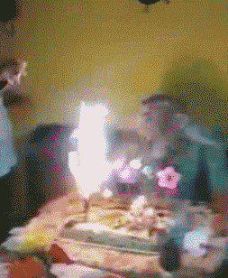 生日蛋糕恶搞游戏动态图恶搞gif搞笑图片