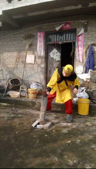 cos恶搞孙悟空劈柴gif图恶搞gif搞笑图片