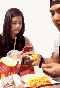 情侣恶搞的游戏gif图恶搞gif搞笑图片