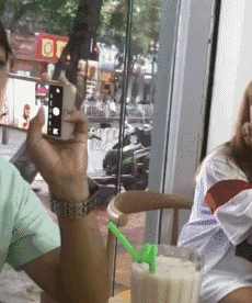 恶搞偷拍的搞笑图恶搞gif搞笑图片