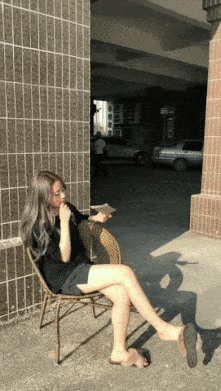 气球恶搞美女的gif图恶搞gif搞笑图片