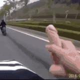 恶搞路人的整蛊动图恶搞gif搞笑图片